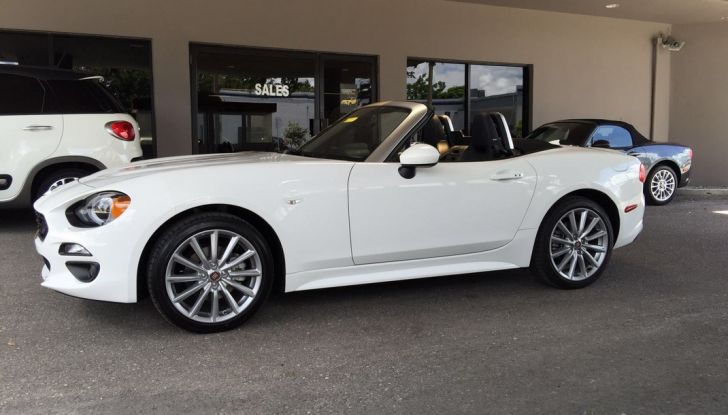 Fiat 124 spider fiancata