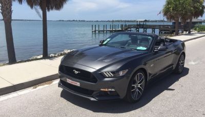 Ford Mustang GT cabrio, test drive del potente 5.0 V8 da 435 CV