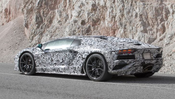 Nuova Lamborghini Aventador 2017 Facelift: i primi scatti - Foto 11 di 13