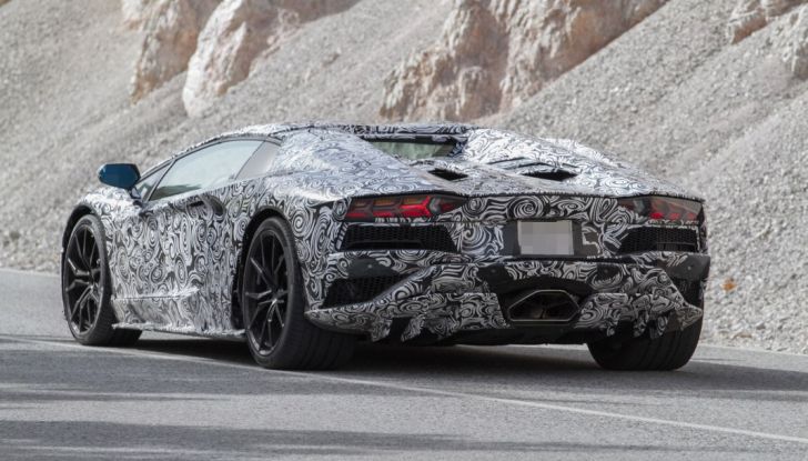 Nuova Lamborghini Aventador 2017 Facelift: i primi scatti - Foto 12 di 13
