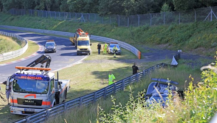 Koenigsegg One:1, ecco le foto spia dell’incidente al Nurburgring - Foto 13 di 25