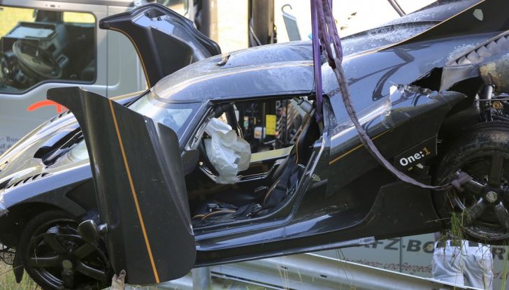 Koenigsegg One:1, ecco le foto spia dell’incidente al Nurburgring - Foto 19 di 25
