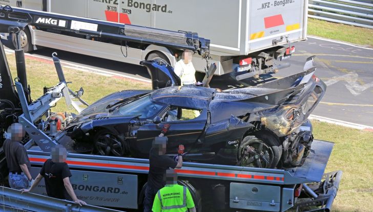 Koenigsegg One:1, ecco le foto spia dell’incidente al Nurburgring - Foto 25 di 25