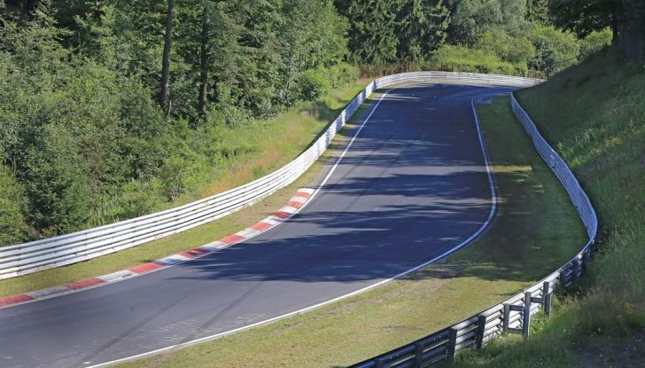 Koenigsegg One:1, ecco le foto spia dell’incidente al Nurburgring - Foto 5 di 25