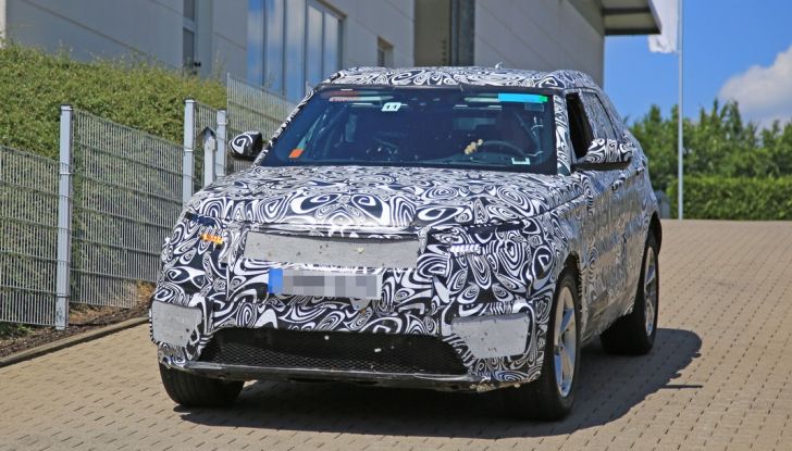 Nuova Land Rover Range Sport Coupe, prime foto spia dal Nurburgring - Foto 9 di 15