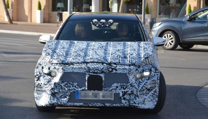 Mercedes Classe A nuova generazione, le prime immagini dei test su strada - Foto 4 di 19