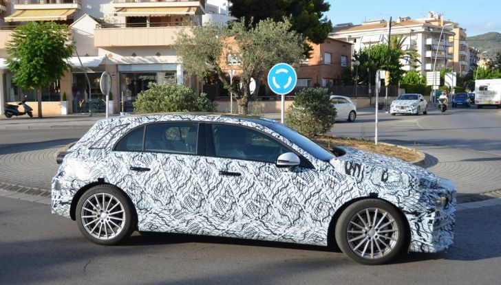 Mercedes Classe A nuova generazione, le prime immagini dei test su strada - Foto 7 di 19