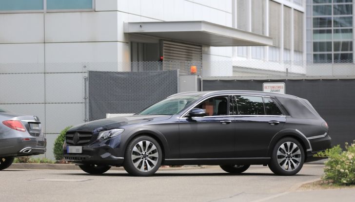 Mercedes Benz Classe E All Terrain: le prime foto spia - Foto 14 di 21