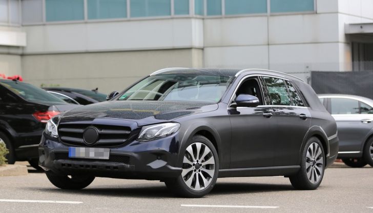 Mercedes Benz Classe E All Terrain: le prime foto spia - Foto 18 di 21