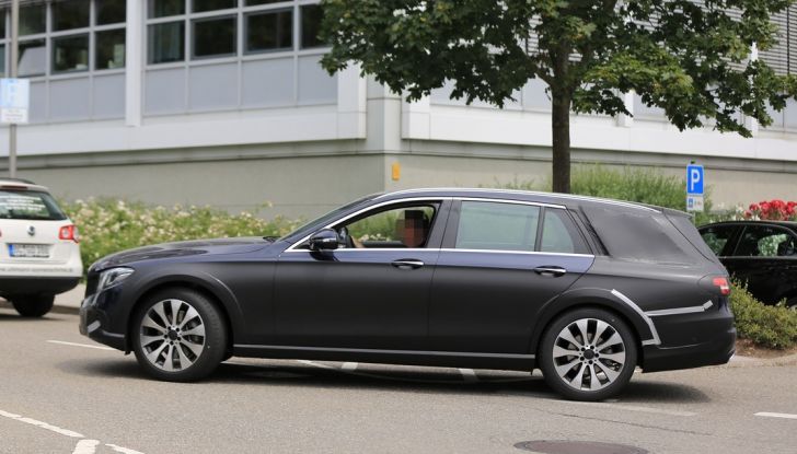 Mercedes Benz Classe E All Terrain: le prime foto spia - Foto 20 di 21