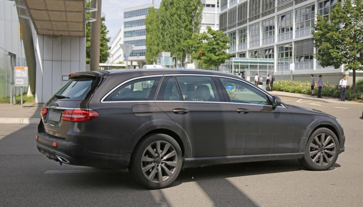 Mercedes Benz Classe E All Terrain: le prime foto spia - Foto 7 di 21