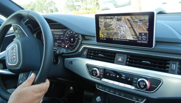 Nuova Audi A4 allroad quattro postazione guida