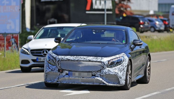 Nuova Mercedes AMG S63 Coupe 2018, le prime foto spia - Foto 3 di 10