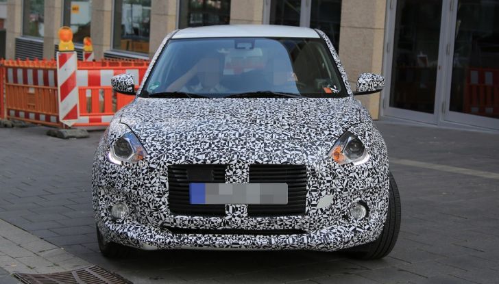 Suzuki Swift prime foto spia dei collaudi della nuova generazione - Foto 14 di 27