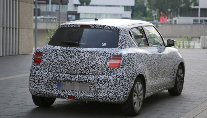 Suzuki Swift prime foto spia dei collaudi della nuova generazione - Foto 15 di 27