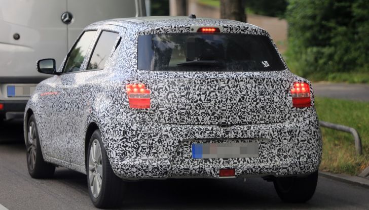 Suzuki Swift prime foto spia dei collaudi della nuova generazione - Foto 5 di 27