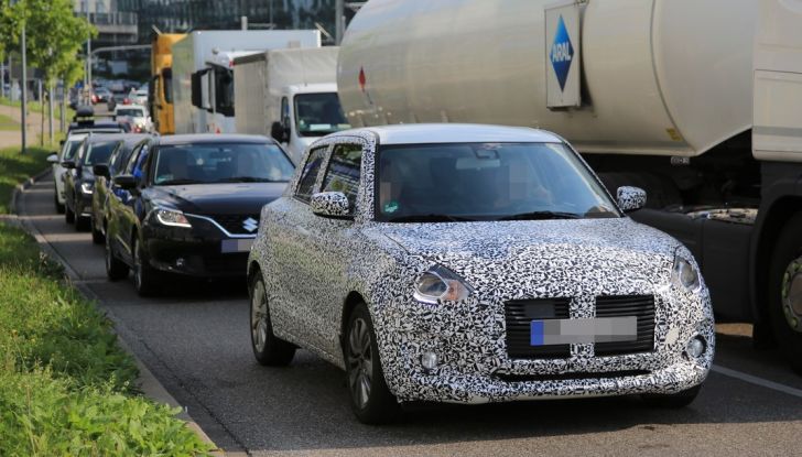 Suzuki Swift prime foto spia dei collaudi della nuova generazione - Foto 23 di 27