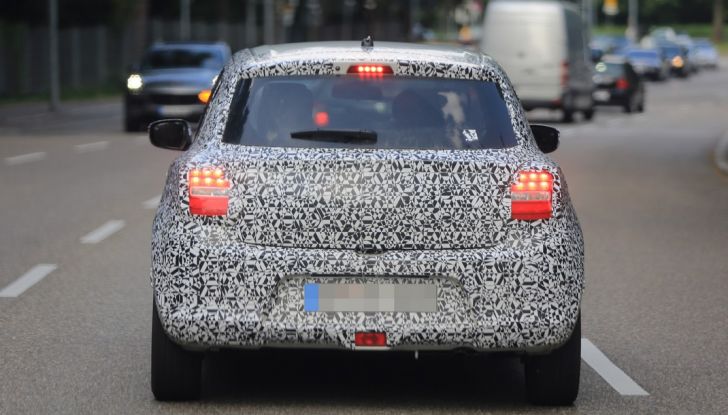 Suzuki Swift prime foto spia dei collaudi della nuova generazione - Foto 8 di 27