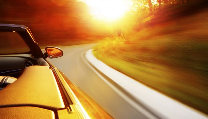 Guidare per lavoro d’estate: 5 consigli per affrontare il caldo - Foto 1 di 6