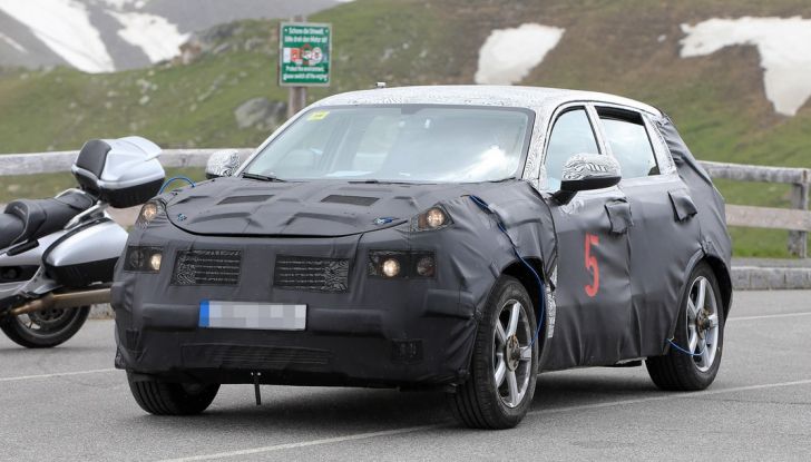 Geely SUV compatto, prime foto spia del modello del produttore cinese - Foto 3 di 12