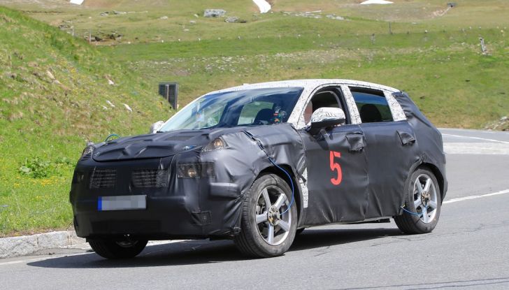 Geely SUV compatto, prime foto spia del modello del produttore cinese - Foto 10 di 12