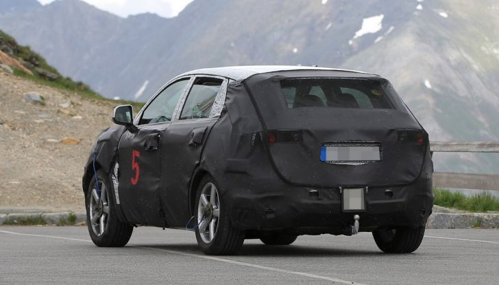 Geely SUV compatto, prime foto spia del modello del produttore cinese - Foto 8 di 12