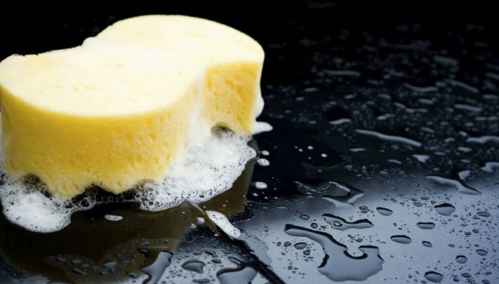 5 facili modi per mantenere brillante e lucida la carrozzeria della vostra auto - Foto 4 di 6