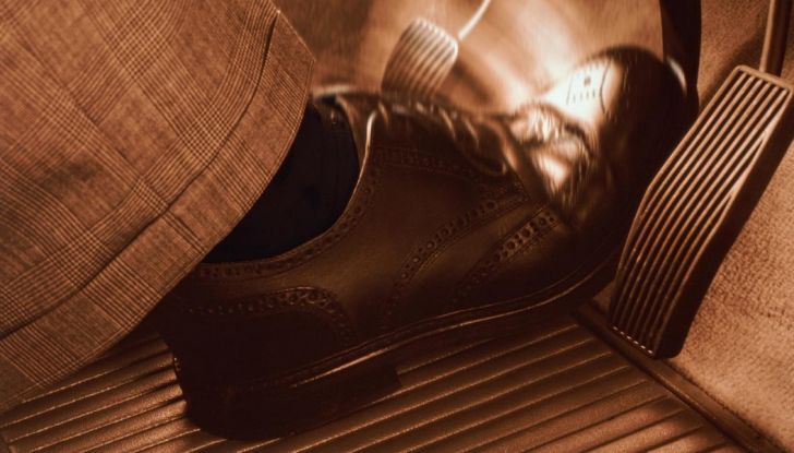 Come controllare e sostituire il liquido dei freni dell’auto - Foto 1 di 9