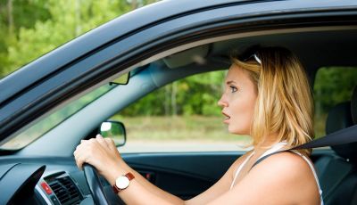 Le 10 cose che non vorresti ti succedessero in auto