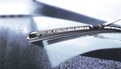 Manutenzione dei tergicristalli: sostituire le spazzole e cambiare i liquidi, quando va fatto