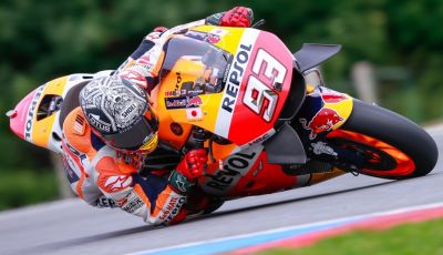 Risultati MotoGP 2016, Motegi: Lorenzo e Rossi out, Marquez è campione del mondo