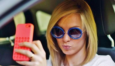 Alcol e distrazioni sono i peggiori nemici dei giovani alla guida di un’auto