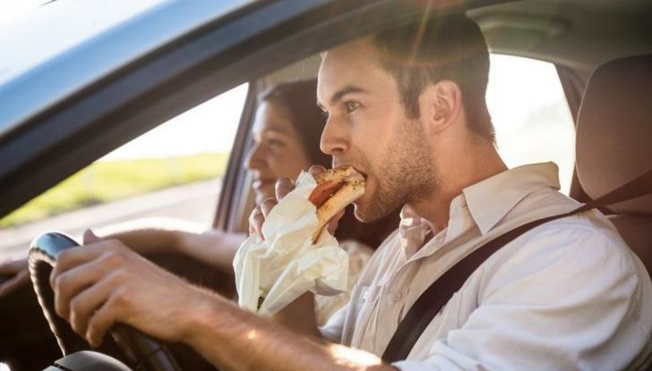 Alcol e distrazioni sono i peggiori nemici dei giovani alla guida di un’auto - Foto 3 di 9