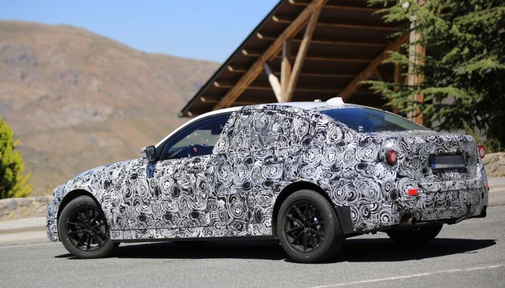 BMW Serie 3 2018 foto spia (16)