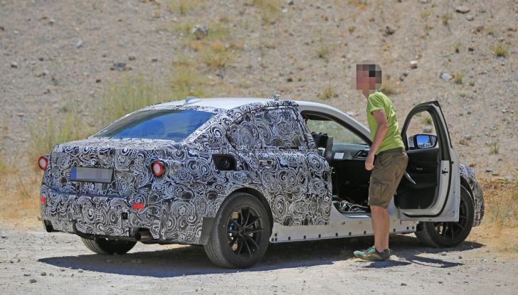 BMW Serie 3 2018 foto spia (2)