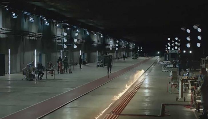 Usain Bolt, 6 volte medaglia d’oro alle Olimpiadi, sfida il fuoco - Foto 7 di 9