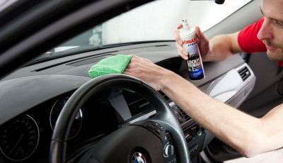 Come pulire le plastiche dell’auto