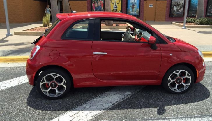 Fiat 500, prova su strada, laterale.