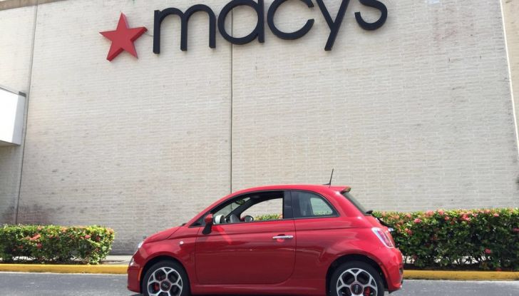 Fiat 500, prova su strada in Usa, fiancata.