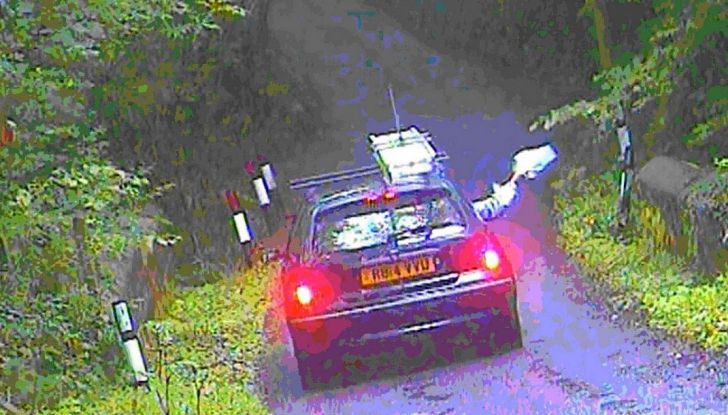 Gettare rifiuti dal finestrino dell’auto comporta una multa fino a 400 euro - Foto 6 di 7