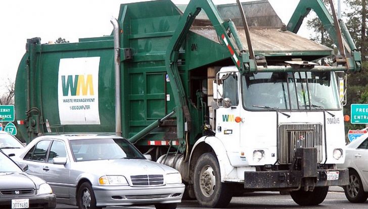 Gettare rifiuti dal finestrino dell’auto comporta una multa fino a 400 euro - Foto 7 di 7