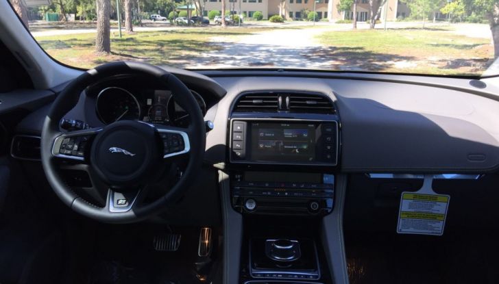 Il SUV Jaguar F-PACE AWD a 500 euro al mese? Magari …! - Foto 12 di 19