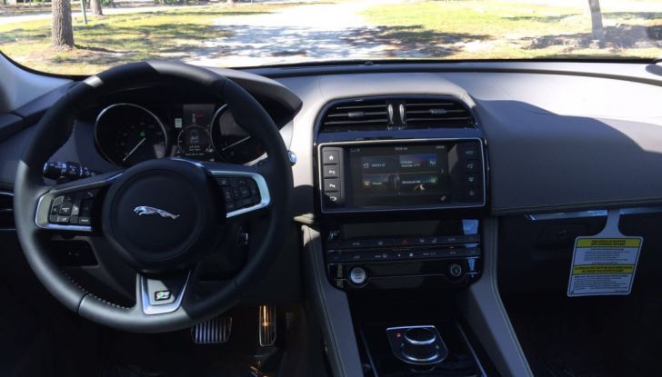 Il SUV Jaguar F-PACE AWD a 500 euro al mese? Magari …! - Foto 16 di 19