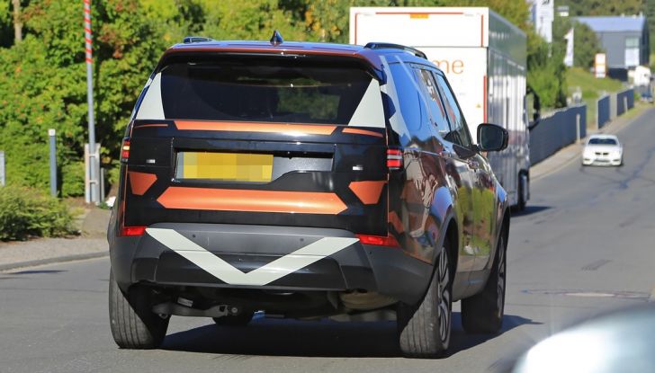 Land Rover Discovery 2017: le foto spia del prototipo - Foto 14 di 14