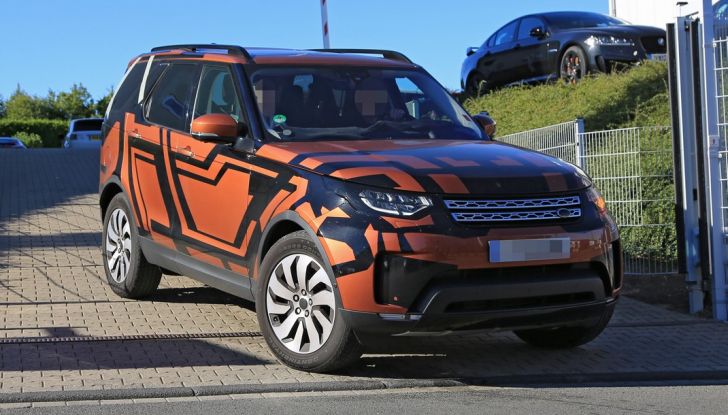 Land Rover Discovery 2017: le foto spia del prototipo - Foto 5 di 14