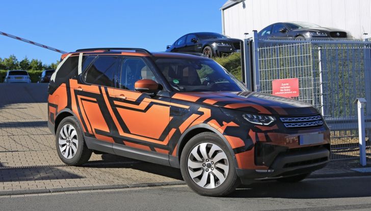Land Rover Discovery 2017: le foto spia del prototipo - Foto 1 di 14