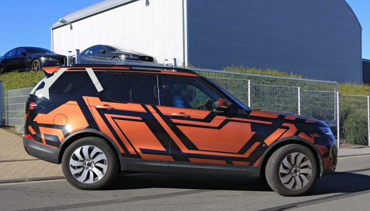 Land Rover Discovery 2017: le foto spia del prototipo - Foto 8 di 14