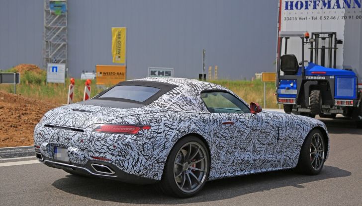 Mercedes AMG GT Roadster, le prime immagini spia dei test - Foto 5 di 10