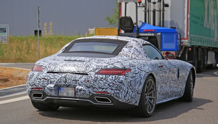Mercedes AMG GT Roadster, le prime immagini spia dei test - Foto 6 di 10