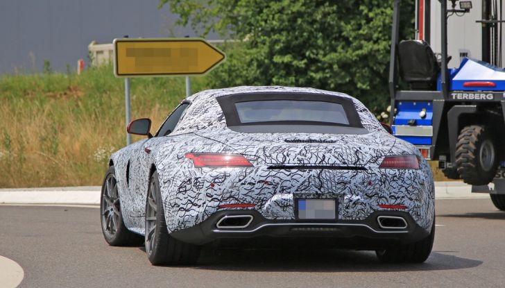 Mercedes AMG GT Roadster, le prime immagini spia dei test - Foto 8 di 10